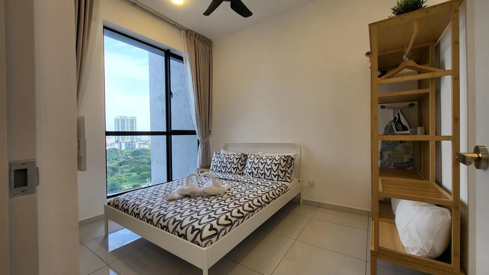 Sky Trees At Aeon Bukit Indah With Netflix And Wifi Appartement Johor Bahru