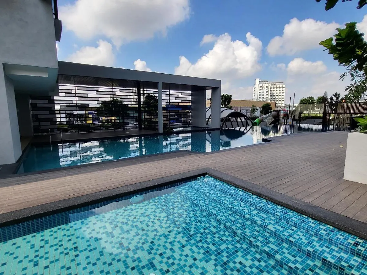 Sky Trees At Aeon Bukit Indah With Netflix And Wifi Apartment Johor Bahru
